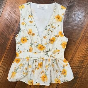 Essentielle by En Saison Yellow Floral Peplum Top Women’s Small